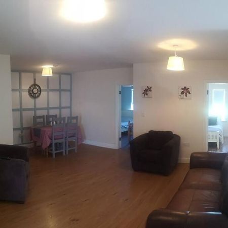 Spacious And Warm 2 Bedroom Apartment Sleeps Up To 5 Athy Esterno foto
