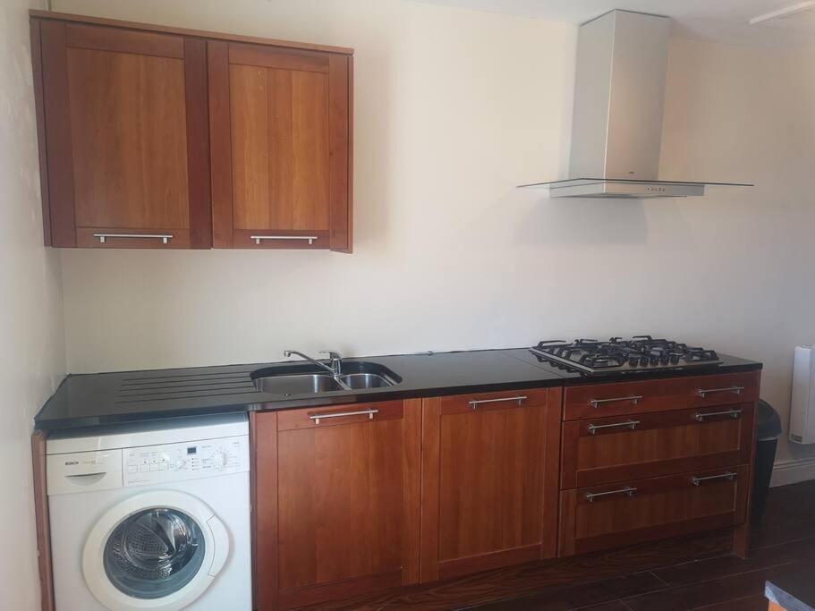 Spacious And Warm 2 Bedroom Apartment Sleeps Up To 5 Athy Esterno foto