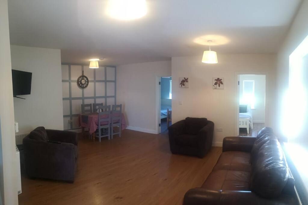 Spacious And Warm 2 Bedroom Apartment Sleeps Up To 5 Athy Esterno foto