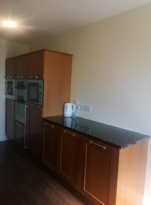 Spacious And Warm 2 Bedroom Apartment Sleeps Up To 5 Athy Esterno foto
