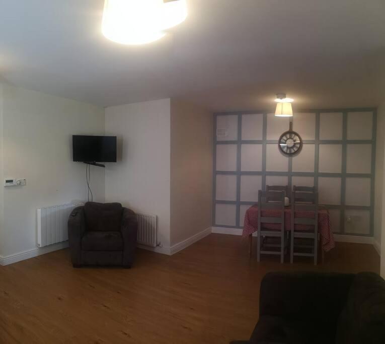 Spacious And Warm 2 Bedroom Apartment Sleeps Up To 5 Athy Esterno foto